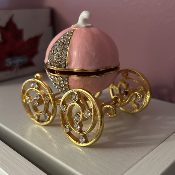 Pink pumpkin glitter Cinderella carriage jewelry holder ✨ - Picture 3 of 5